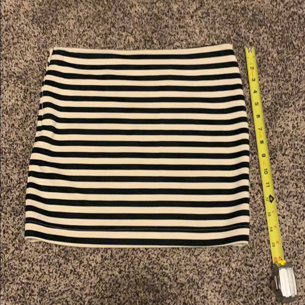 Stretchy striped short shirt